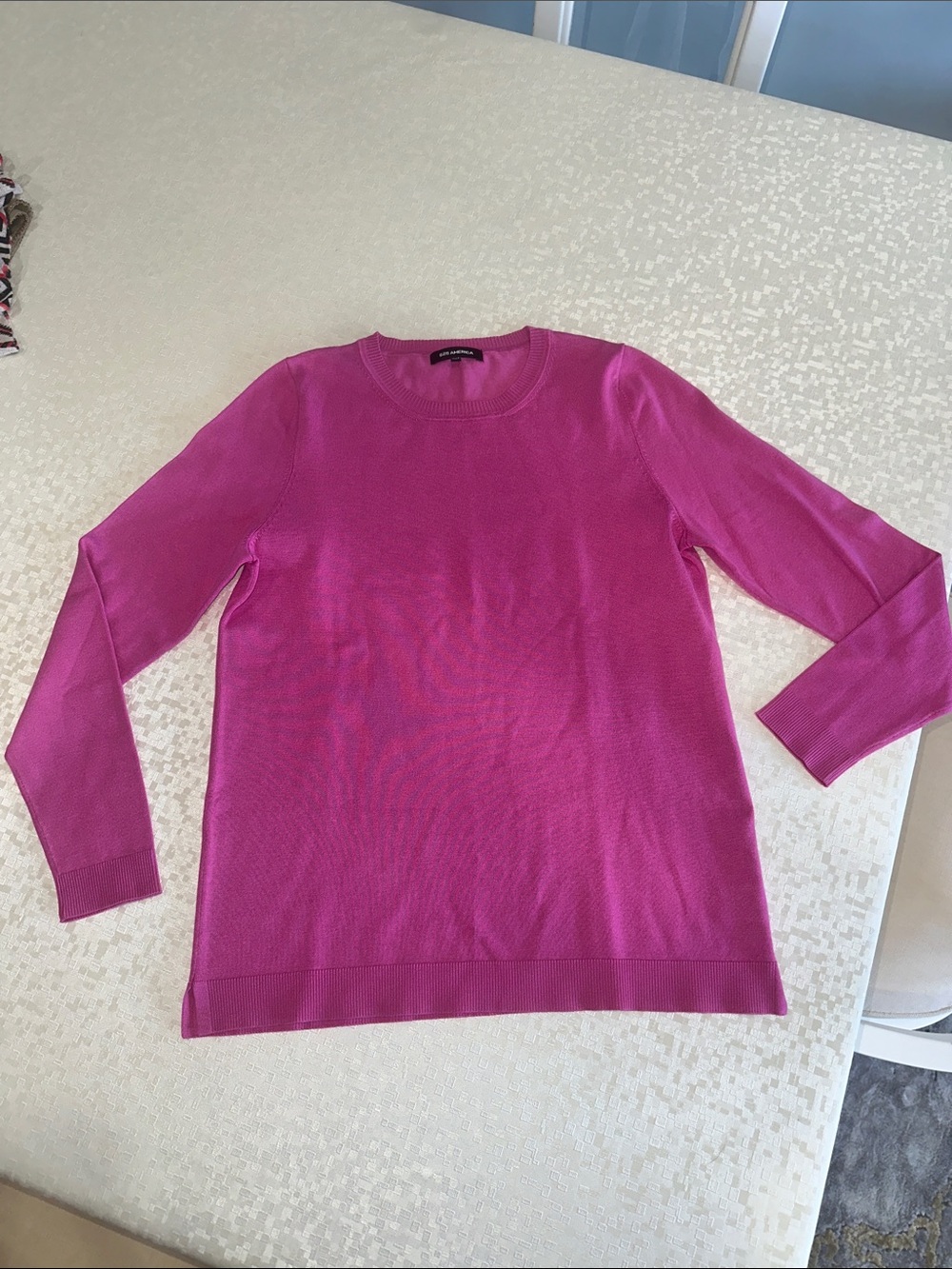 525 America Women's Crewneck Sweater in Bright Fuchsia size M like new
